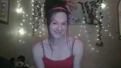 Snapshot of thesillymillie chatting on December 13, 6:21 am sillymillie0 online show from December 13, 6:21 am