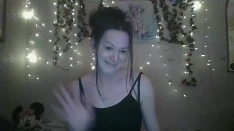 Snapshot of thesillymillie chatting on December 22, 3:44 am sillymillie0 online show from December 22, 3:44 am