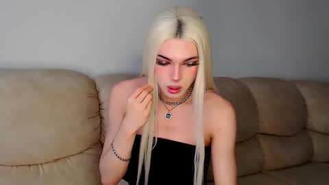 Snapshot of tiffany_smitch chatting on October 12, 4:48 am Tif online show from October 12, 4:48 am