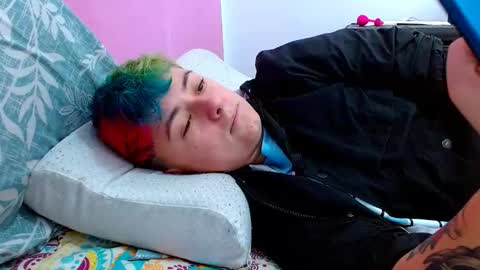 Blue online show from October 18, 3:04 pm