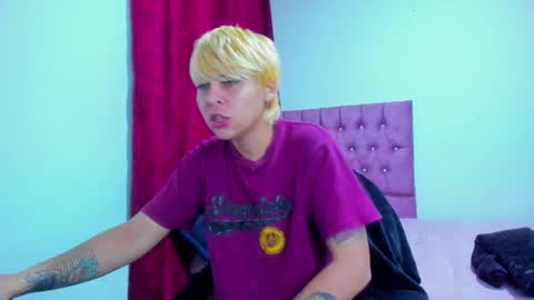 Snapshot of tomboygirl69 chatting on October 19, 9:18 pm tomboygirl69 online show from October 19, 9:18 pm