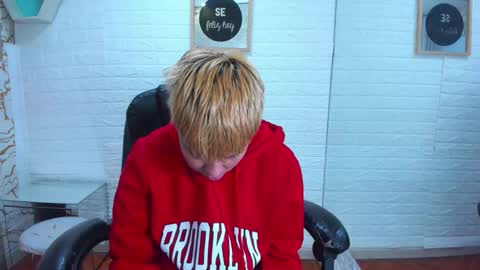 tomboygirl69 online show from December 3, 2:49 am