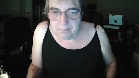 Snapshot of transmtfhello chatting on December 16, 2:47 am Peter online show from December 16, 2:47 am