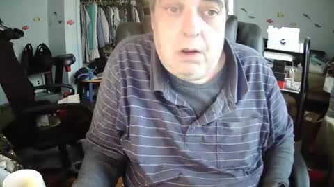Snapshot of transmtfhello chatting on January 7, 1:21 pm Peter online show from January 7, 1:21 pm