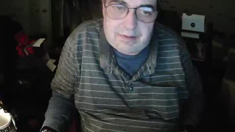 Snapshot of transmtfhello chatting on February 27, 12:32 am Peter online show from February 27, 12:32 am