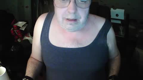 Snapshot of transmtfhello chatting on March 7, 12:11 am Peter online show from March 7, 12:11 am