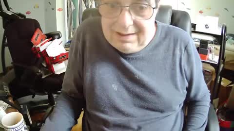 Snapshot of transmtfhello chatting on March 12, 4:24 pm Peter online show from March 12, 4:24 pm