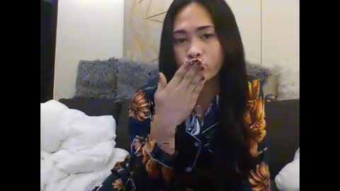 Trishia00 online show from December 3, 2:32 pm