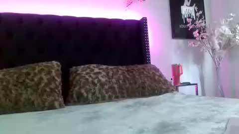 TsKendallVuittonxo online show from October 9, 8:32 pm