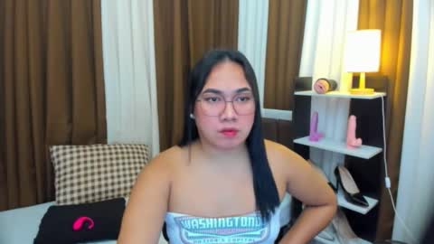 Snapshot of tsuncutkaren chatting on October 18, 5:16 pm Karen Oquio online show from October 18, 5:16 pm