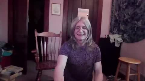 Kitten online show from December 8, 7:55 pm