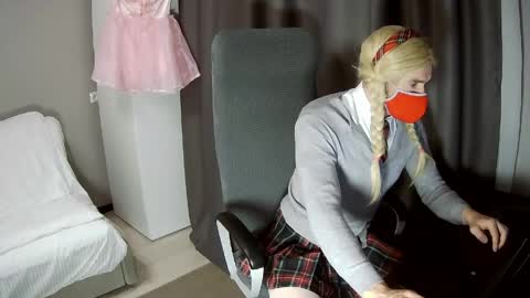 Alena online show from April 28, 7:40 pm