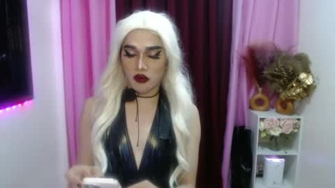 KENDALL online show from November 12, 1:32 pm