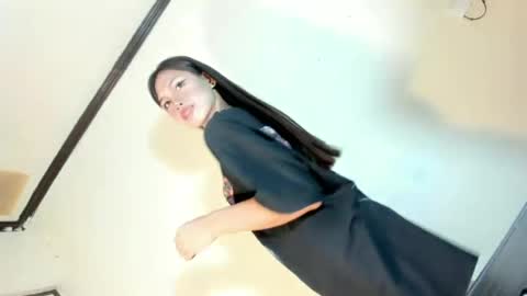 Rona Ella online show from July 1, 2:01 am