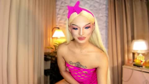 Snapshot of urladyprincessmassivecock chatting on September 8, 7:23 pm jhaii online show from September 8, 7:23 pm