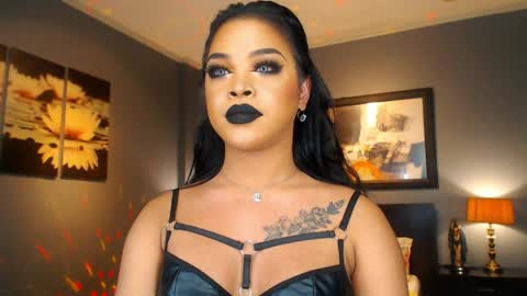 UrMajestyTyra online show from April 10, 6:30 am