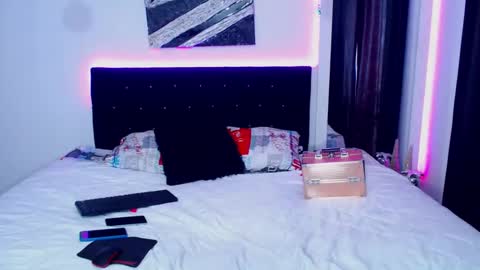 valen_foxxx online show from January 3, 7:39 pm