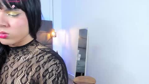 Snapshot of valentino_moon chatting on October 20, 2:37 am valentino moon online show from October 20, 2:37 am