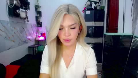 Snapshot of valeria_nikia chatting on February 10, 1:22 pm VALERIA online show from February 10, 1:22 pm