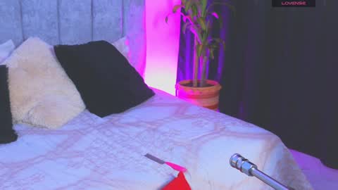 Snapshot of vicky_hot_x chatting on December 28, 10:13 pm online show from December 28, 10:13 pm