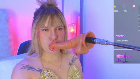 Snapshot of vicky_hot_x chatting on February 19, 11:14 pm online show from February 19, 11:14 pm