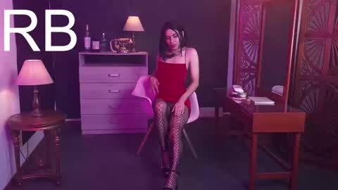 Snapshot of vicky_hot_x chatting on October 6, 10:10 pm online show from October 6, 10:10 pm