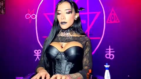 Victoria Vampire online show from October 5, 7:53 am