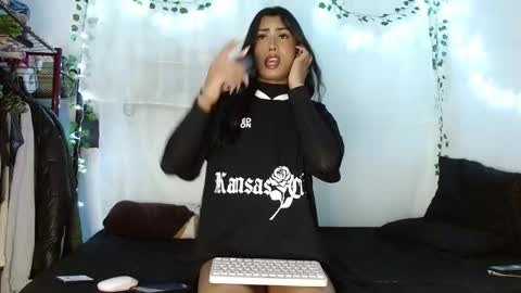 violet_sexhot28 online show from January 22, 7:35 am