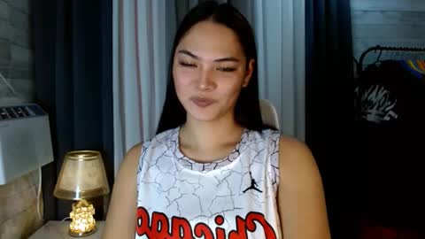 Snapshot of violetasha chatting on October 6, 7:19 am violet online show from October 6, 7:19 am