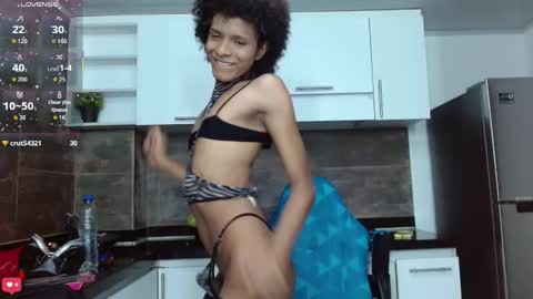 V I O L E T T E  online show from January 7, 3:26 pm