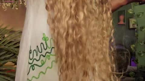 Wayuu Goddess  3 online show from February 11, 6:11 pm