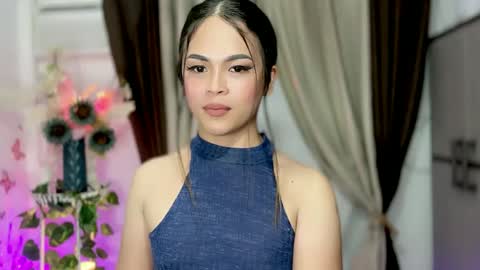 Hi Im LOVIE Please dont forget to follow and thumbs up me online show from February 22, 9:50 pm