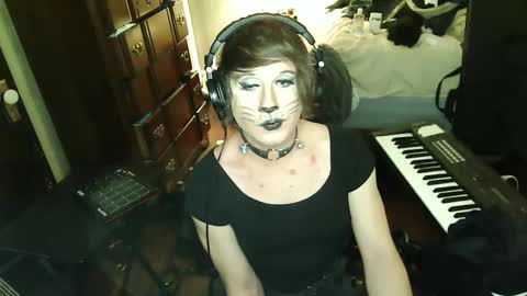 Countess of Hotdogs online show from November 2, 8:01 am