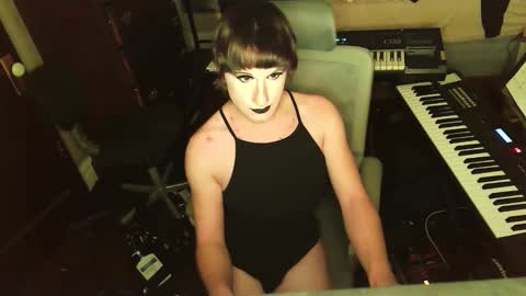 Countess of Hotdogs online show from December 14, 3:34 am