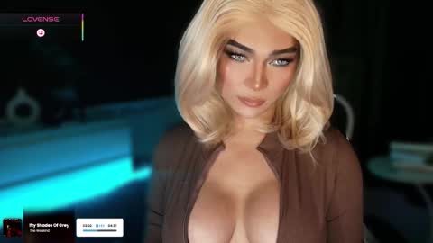 Snapshot of womanofyourdesire_ts chatting on October 27, 2:19 am Julia online show from October 27, 2:19 am