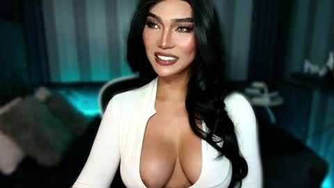 Julia online show from November 28, 2:24 am