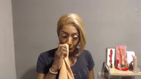 SHENIEL RODRIGUEZ online show from March 19, 2:44 am