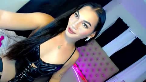 x_aurorascent online show from November 20, 2:28 pm