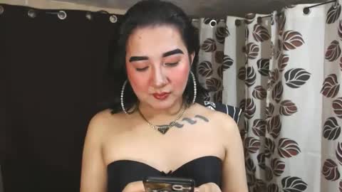 Snapshot of xasianempressx chatting on January 23, 8:56 pm Nira   NOT INTO CHEAP GUYS  online show from January 23, 8:56 pm