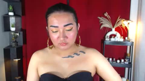 Snapshot of xasianempressx chatting on October 13, 9:15 pm Nira   NOT INTO CHEAP GUYS  online show from October 13, 9:15 pm
