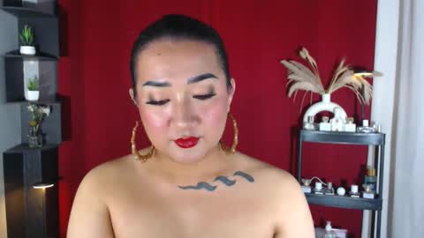 Snapshot of xasianempressx chatting on October 16, 11:37 pm Nira   NOT INTO CHEAP GUYS  online show from October 16, 11:37 pm