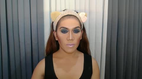 GWEN THOMPSON .......   online show from December 21, 12:53 am