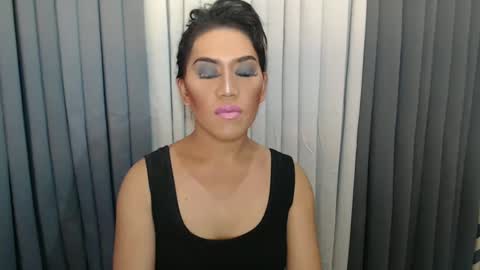 GWEN THOMPSON .......   online show from December 25, 12:27 am