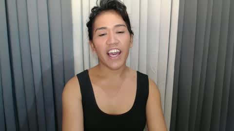 GWEN THOMPSON .......   online show from December 27, 5:09 am