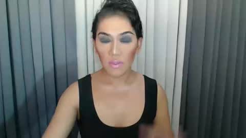 GWEN THOMPSON .......   online show from December 29, 1:02 am