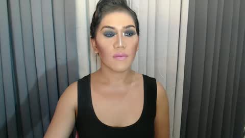 GWEN THOMPSON .......   online show from January 11, 11:56 pm