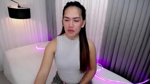 GWEN THOMPSON .......   online show from September 10, 4:17 pm