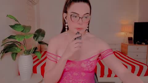 Snapshot of xseductivemichellex chatting on February 27, 8:06 am Michelle online show from February 27, 8:06 am