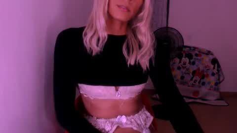 Chiara online show from April 11, 11:30 pm