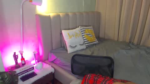 Snapshot of yazmin_shines chatting on February 28, 1:47 am Yazzi online show from February 28, 1:47 am